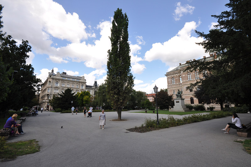 Trg Josipa Juraja Strossmayera, palača HAZU